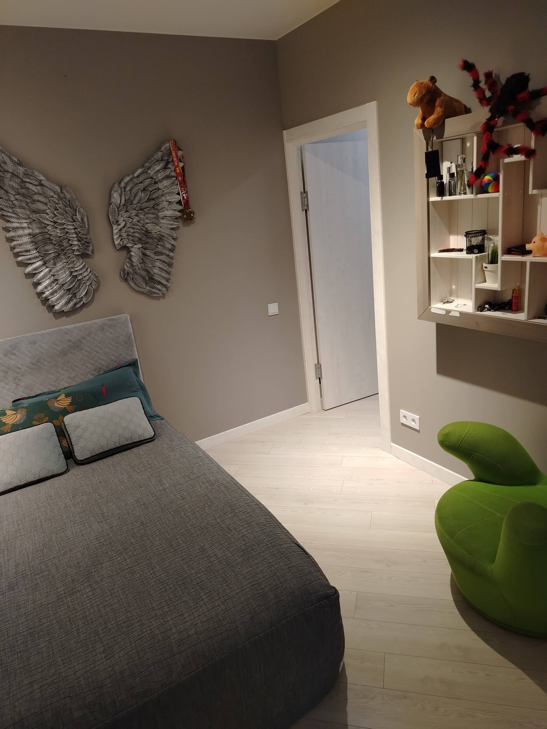 Ламинат серый в детской